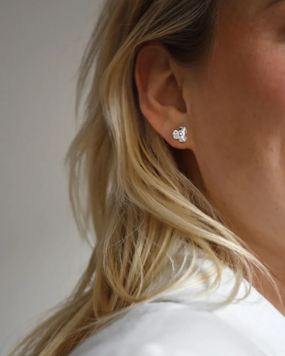 Lotus-studs-02